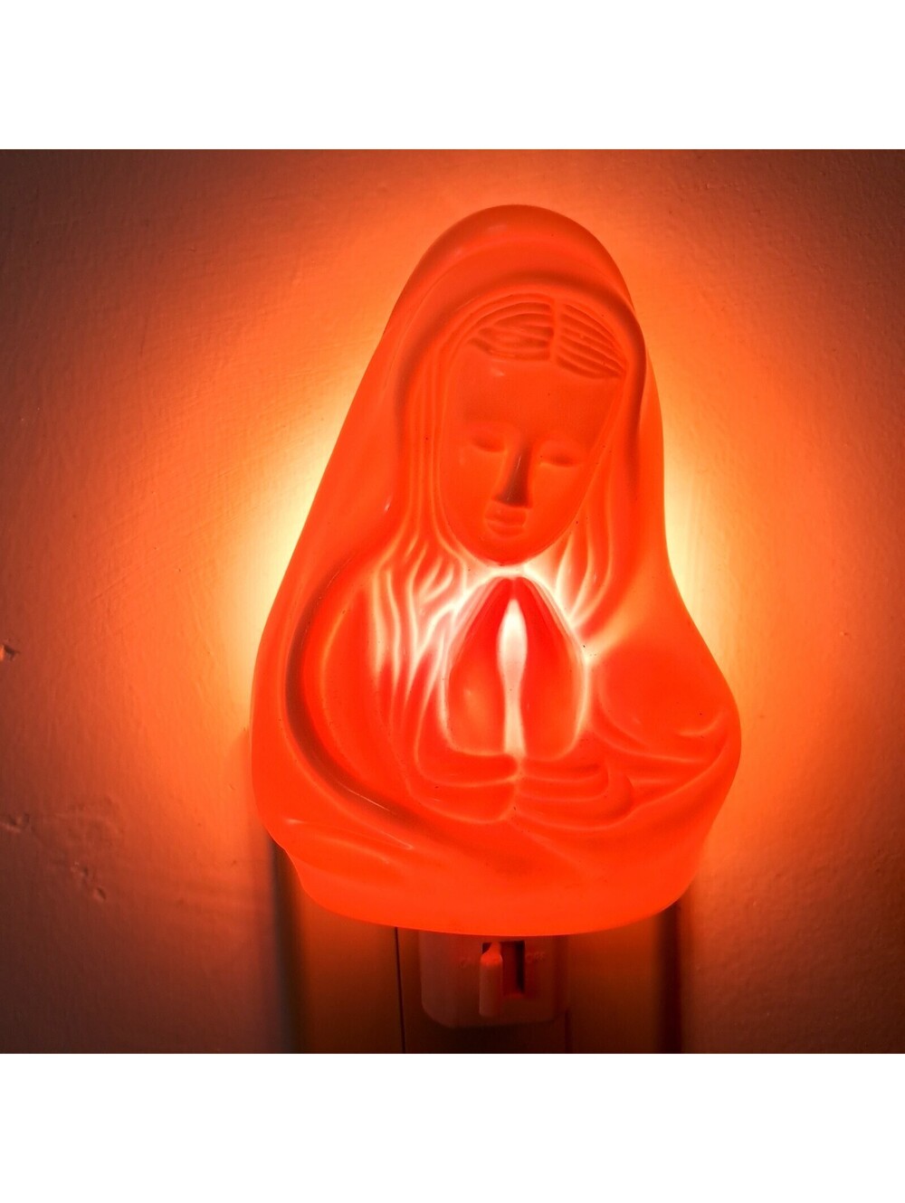 Magician Virgin Mother Mary night light plug in cream plastic praying vintage